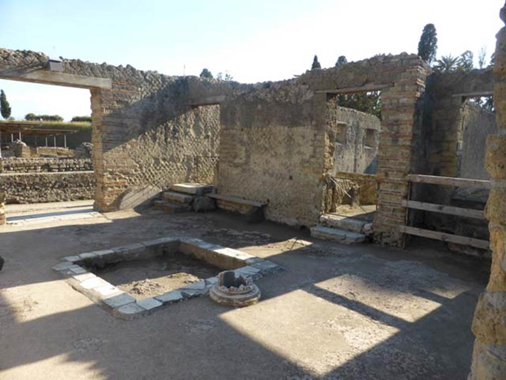 II.1 Herculaneum, September 2015. Looking south-east across atrium.